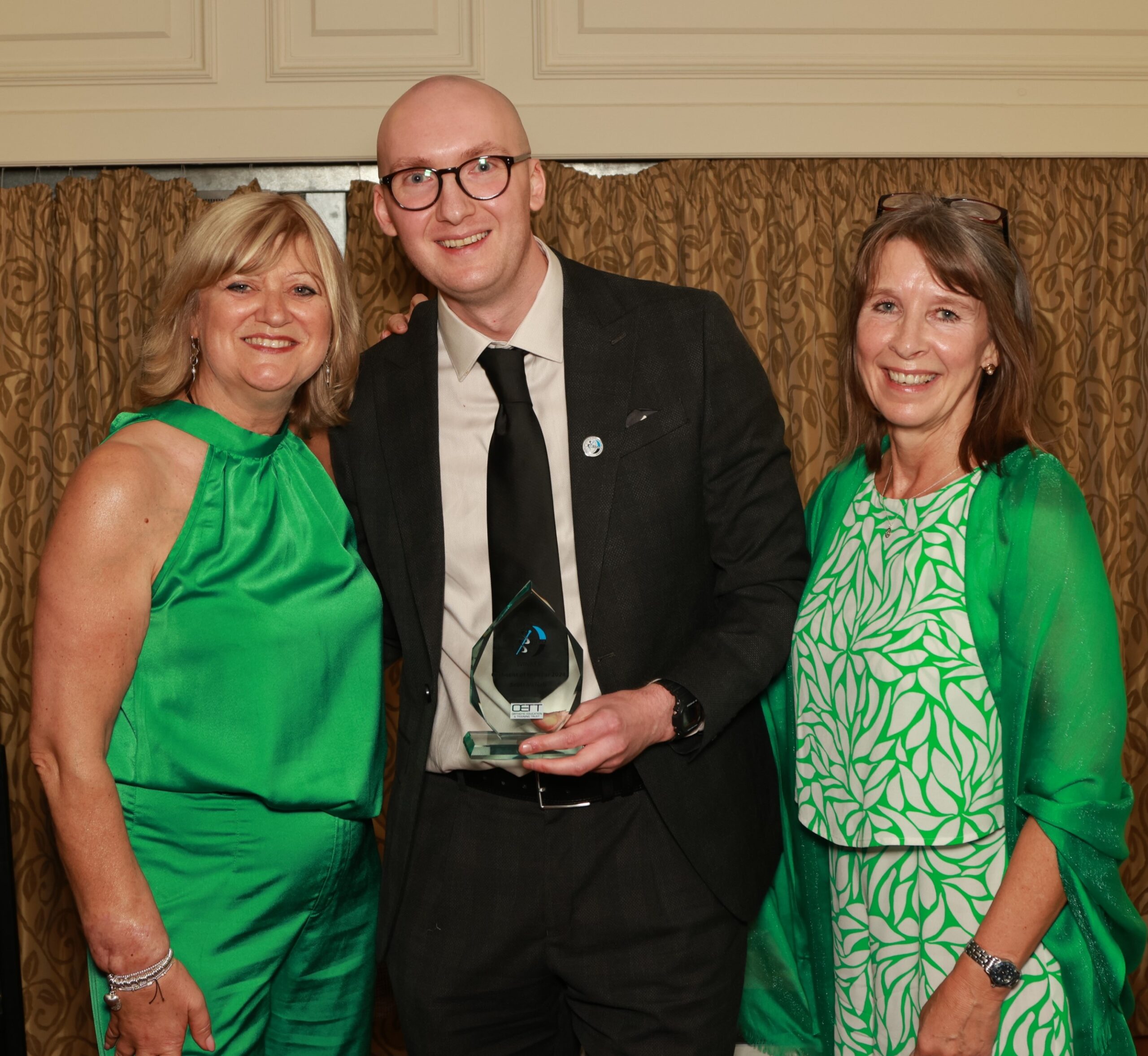 Orthotist of the Year Scott McNab receiving his trophy from Awards Host, Cor Hutton and OETT Chair, Kay Purnell